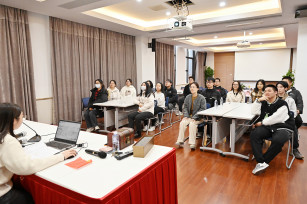 主題團(tuán)課進(jìn)行時(shí) 爭(zhēng)做現(xiàn)代新青年