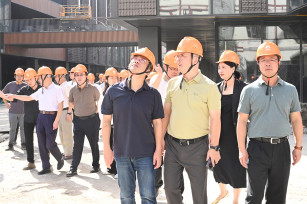 集團領導視察奉發(fā)古華庭項目