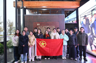 漫步人民城市 尋訪紅色印記