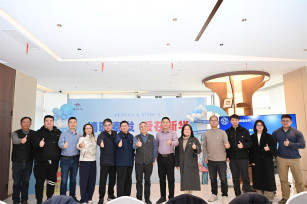 情暖奉發(fā) 愛在新華